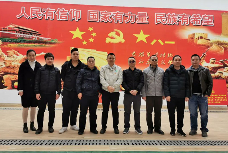 龙8国际官网正版领导向全国劳模中塘村党支部书记全王新取经学习