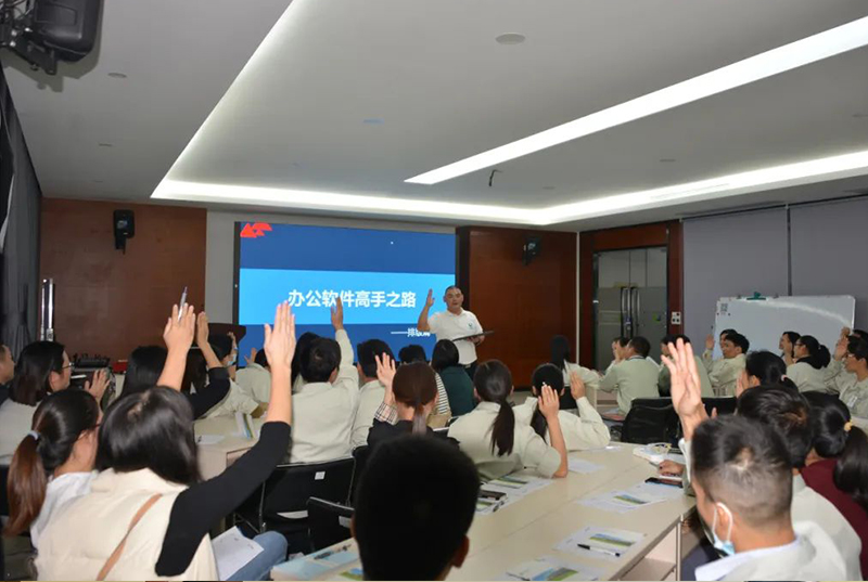 龙8国际官网正版产业园第一期：《办公软件高手之路——排版篇》课程开讲