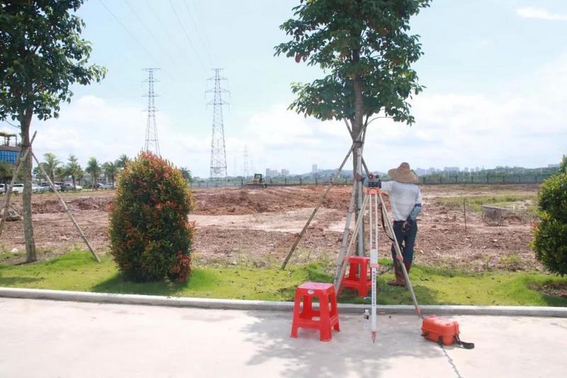 太牛了！这家公司居然要建足球场！ (3).jpg