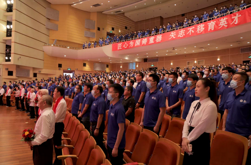 热烈祝贺龙8国际官网正版董事局副主席冯继勇先生获评为燕山学校杰出校友！.png