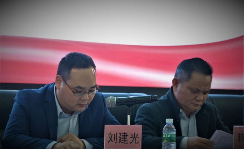 龙8国际官网正版“音乐下乡”系列活动之二：“美派音乐课堂”照亮廉江一中、三中课堂 (2).jpg